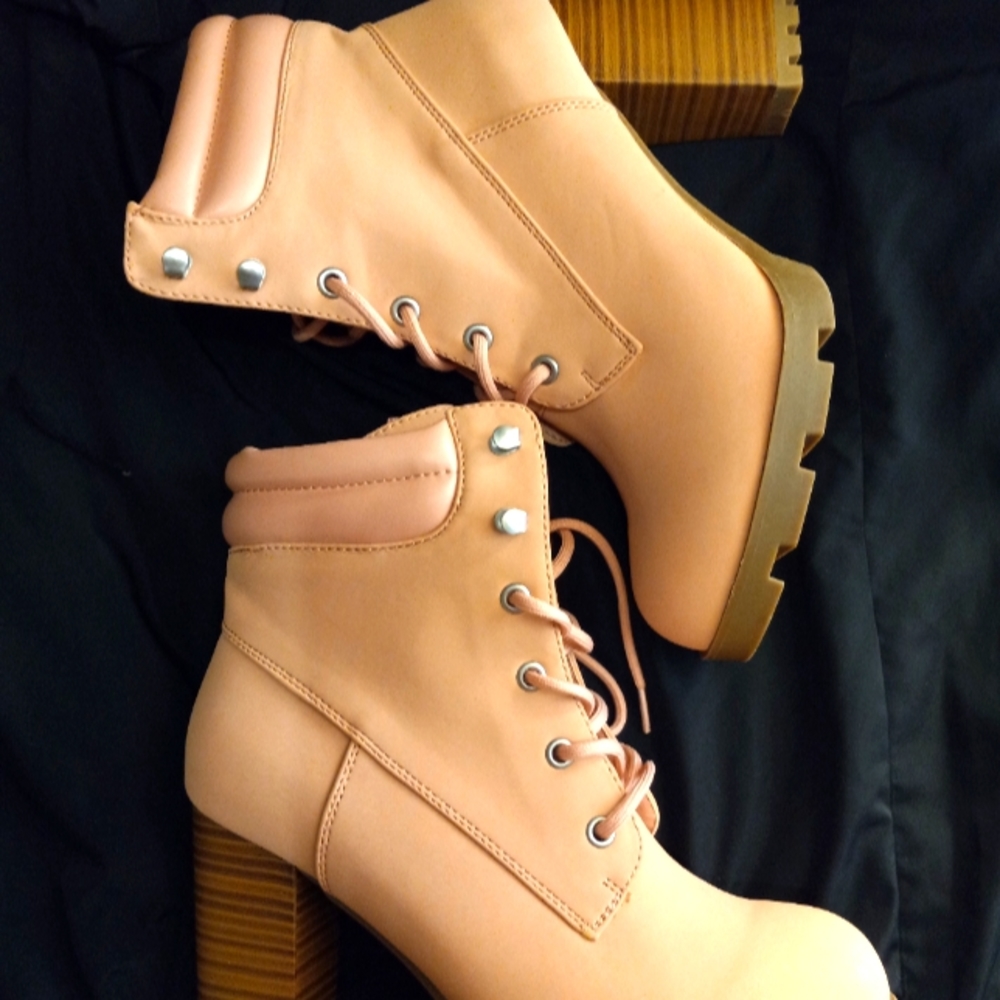 Women's Bamboo Boots Size 8.5